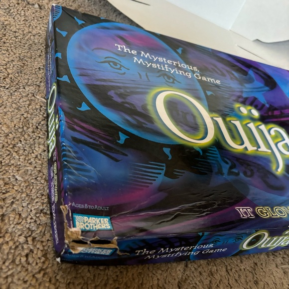 Ouija Board Game - Glow in the Dark - Picture 6 of 9